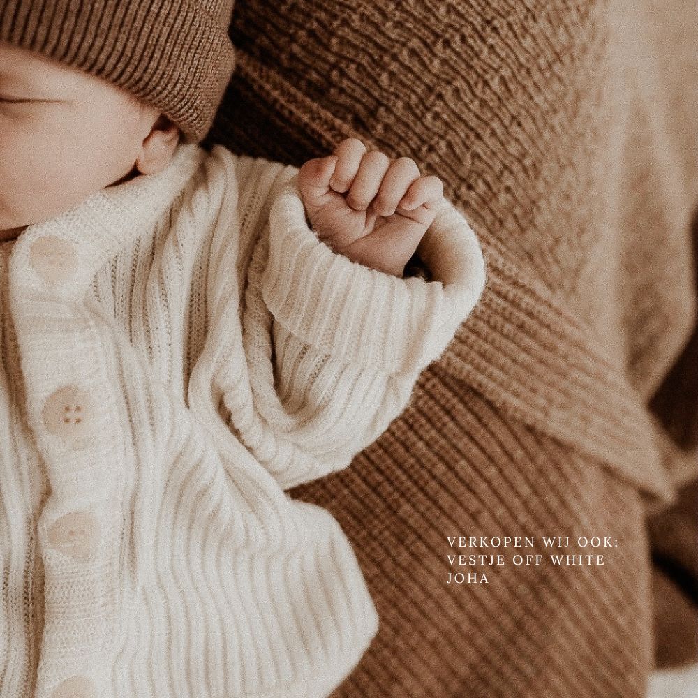 Broek gemaakt van wol in de kleur naturel voor baby's van het merk Joha.