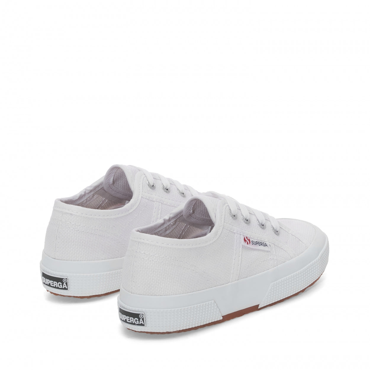 Classic white sneakers Superga achterkant.