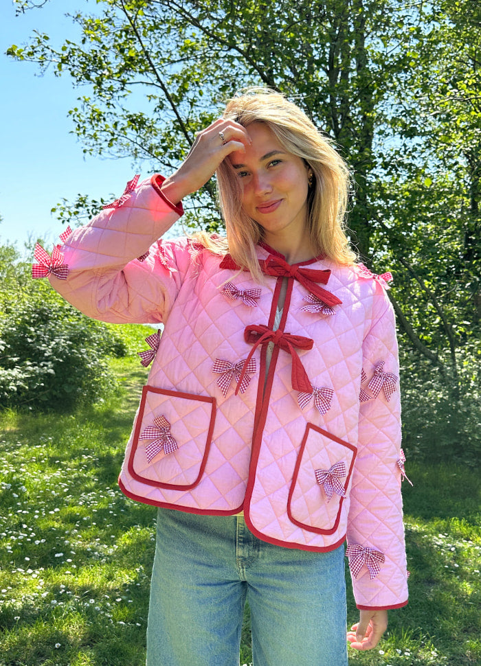 Penny Jacket Prism Pink & Red Sissel Eldelbo lifestyle voorzijde.