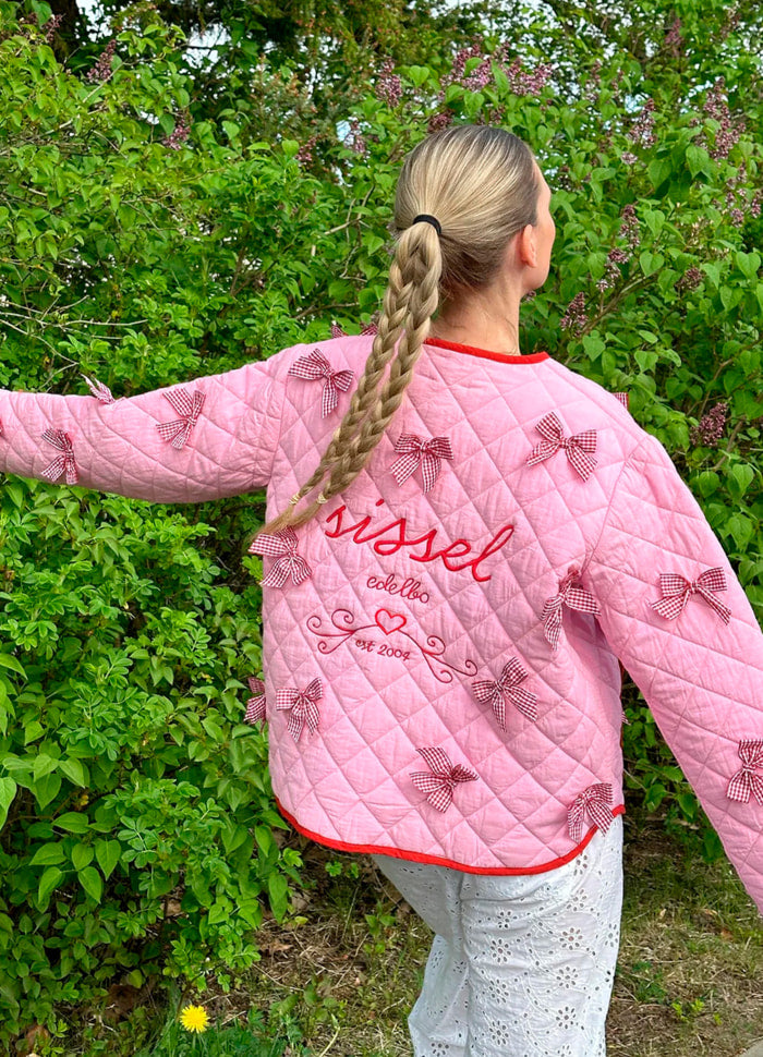 Penny Jacket Prism Pink & Red Sissel Eldelbo lifestyle.