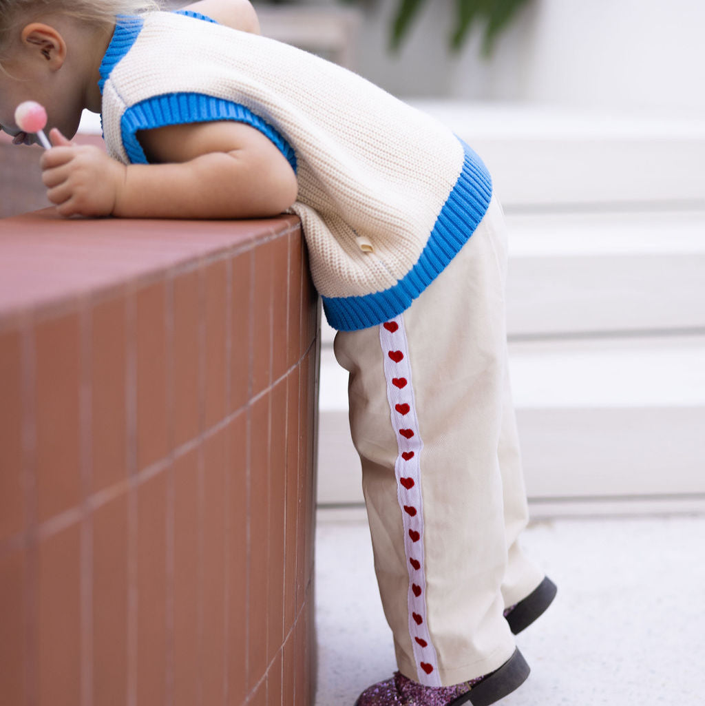 Sunday Siblings valentine pants cream aan bij kindje