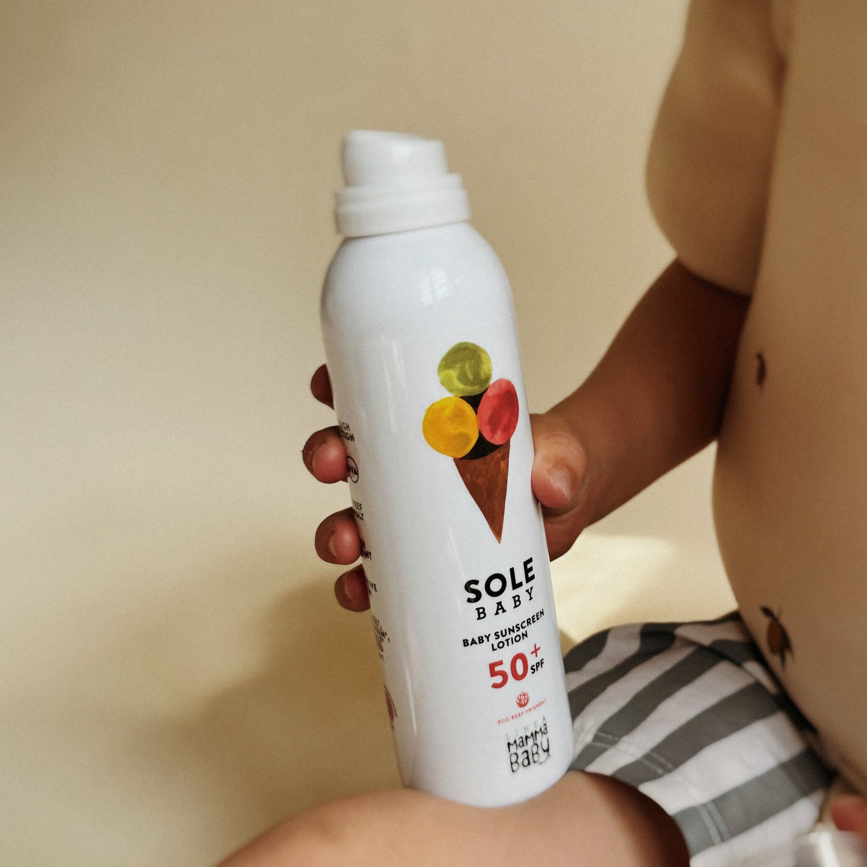 Zonnebrand Kids SPF 50 Linea Mamma lifestyle voorzijde.