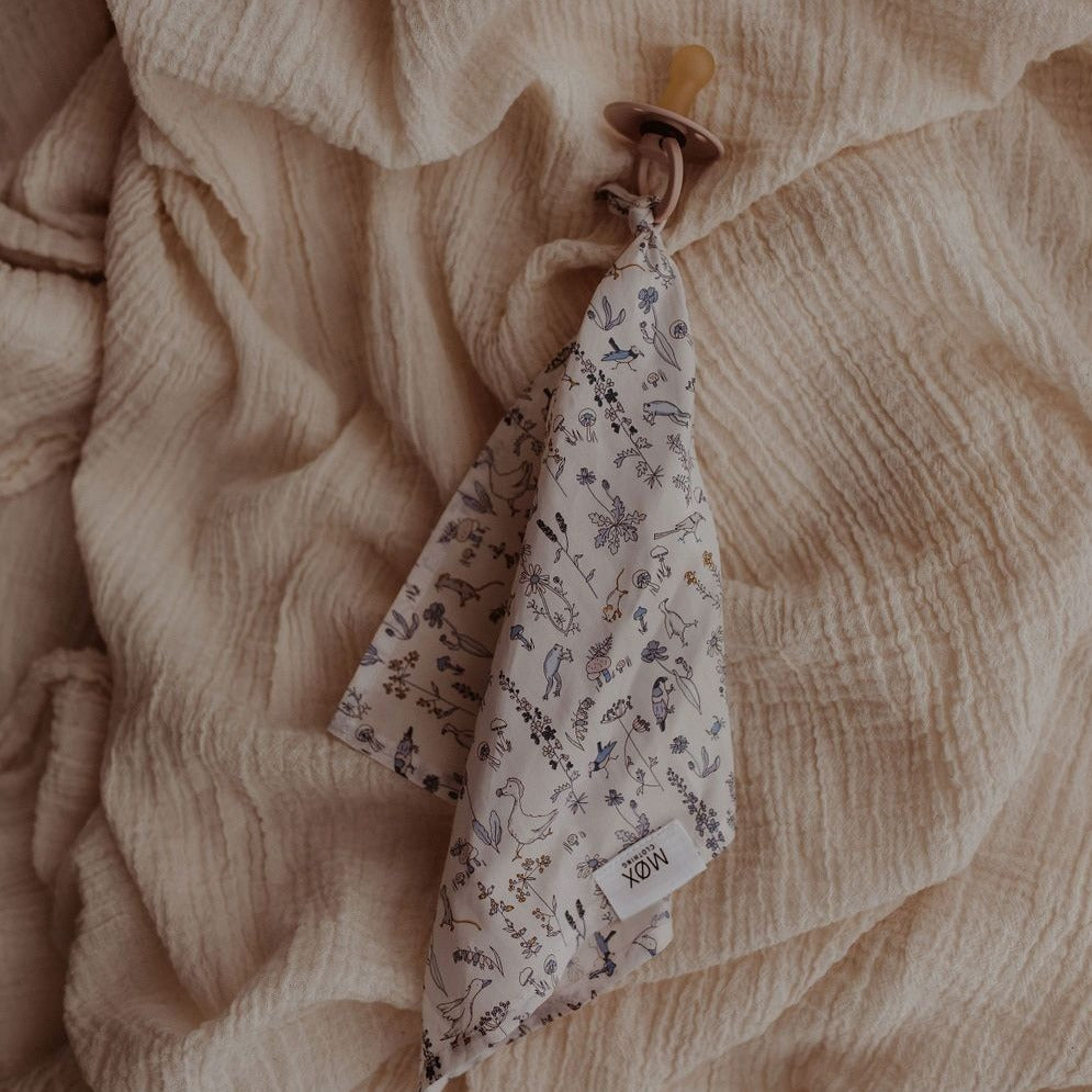 Speendoek gemaakt van Liberty Londen stof met floral print voor baby's.